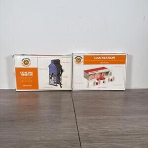 VINTAGE PLASTICVILLE U.S.A. HO SCALE GAS STATION KIT & COALING STATION WITH BOXS